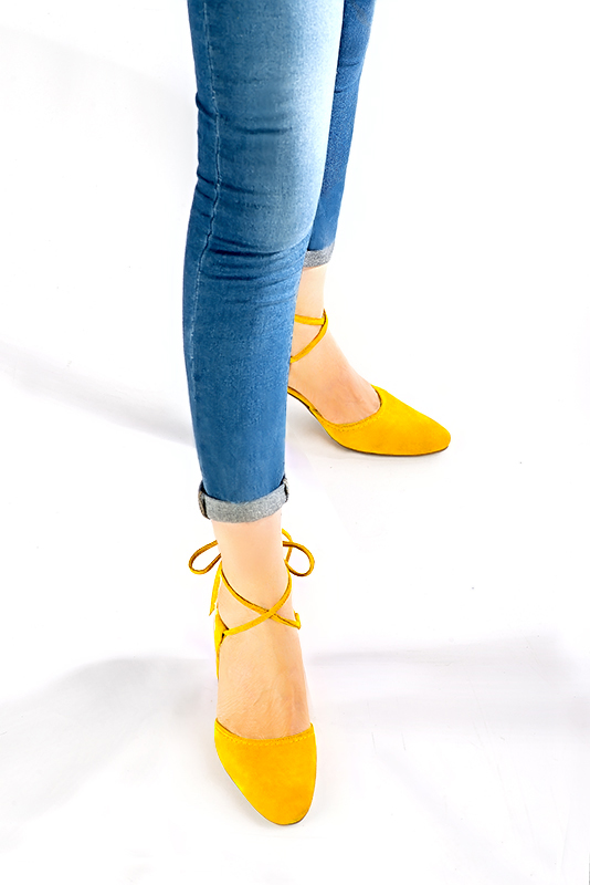Yellow women's open back shoes, with crossed straps. Round toe. High flare heels. Worn view - Florence KOOIJMAN
